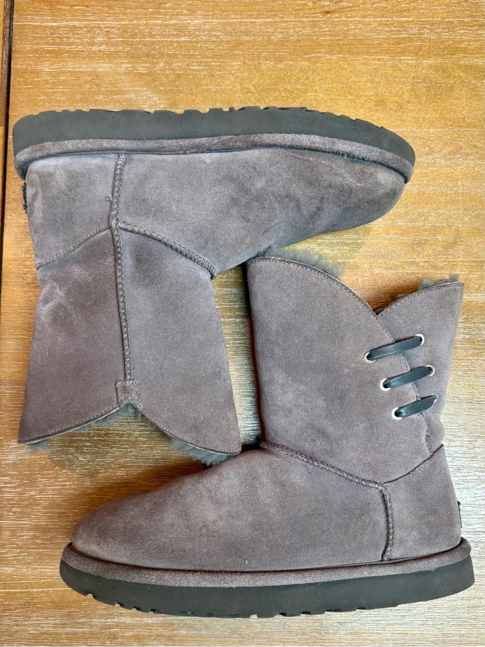 UGG Women’s Constantine Boots Charcoal Gray Shearling Lace Up Detail Size 9